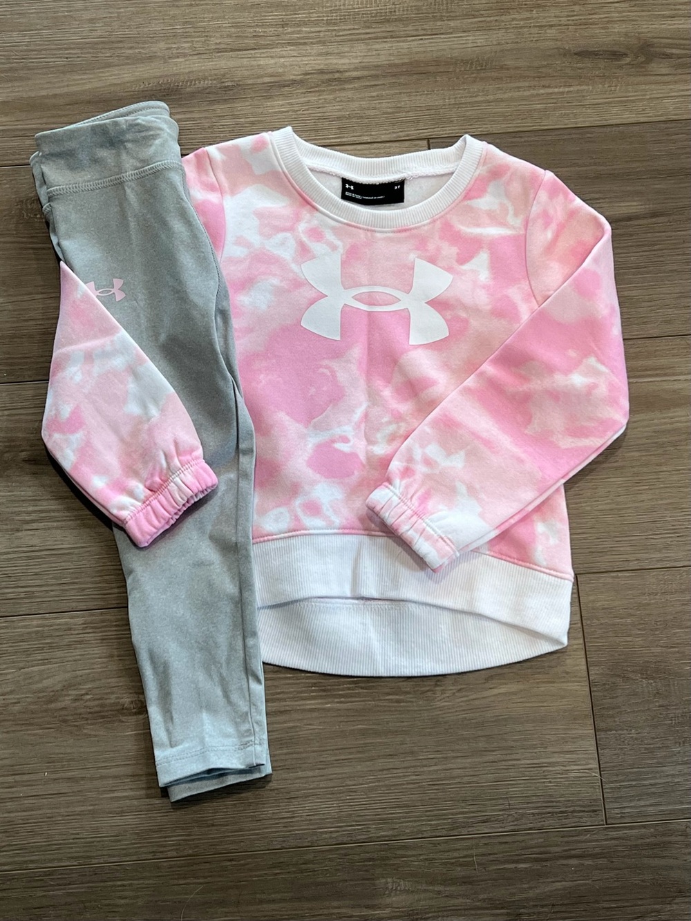 Under Armour Girls Pink Camo Sweatshirt with Gray Leggings, New